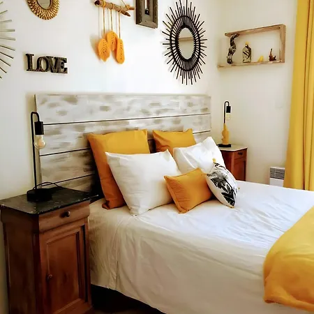 La Petite Maison De Noémie Bed and breakfast