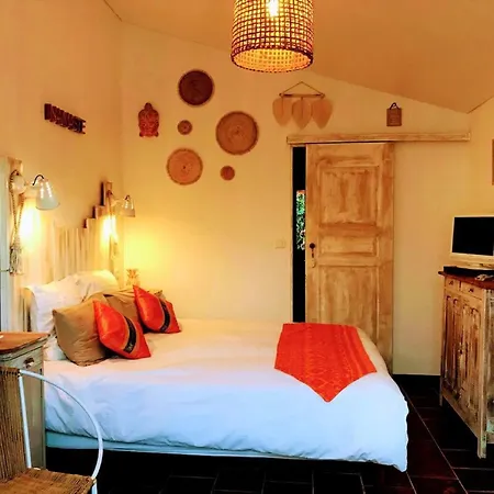 La Petite Maison De Noémie Bed and breakfast 3*