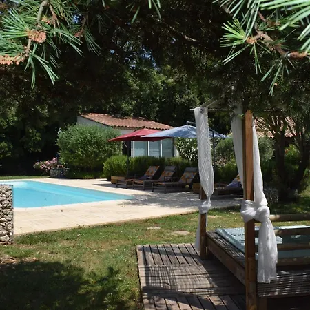 לינה וארוחת בוקר La Petite Maison De Noemie Gras