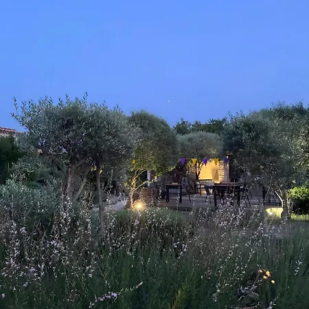 לינה וארוחת בוקר La Petite Maison De Noemie