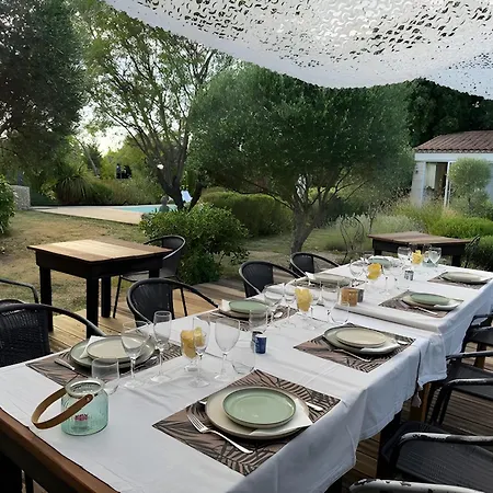 La Petite Maison De Noemie לינה וארוחת בוקר 3*