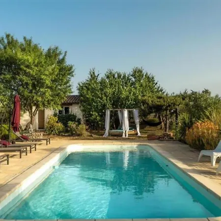 La Petite Maison De Noemie לינה וארוחת בוקר