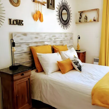לינה וארוחת בוקר La Petite Maison De Noemie Gras
